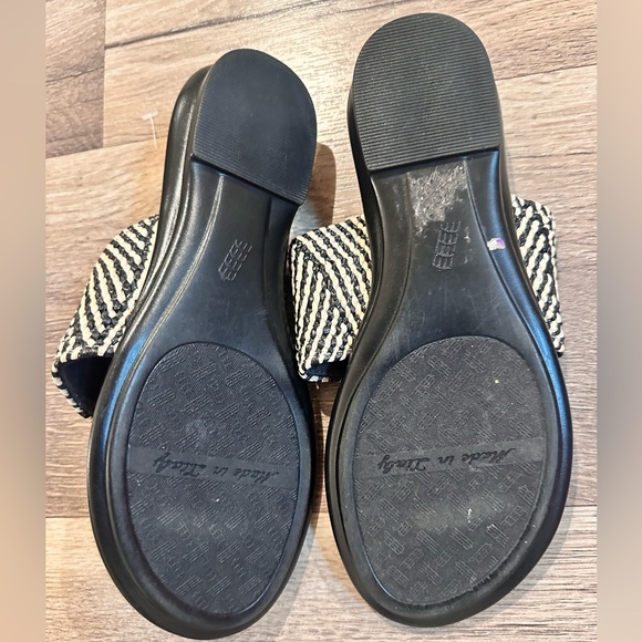 Italian Shoemakers Black and White Women's Sandals - Picture 5 of 5